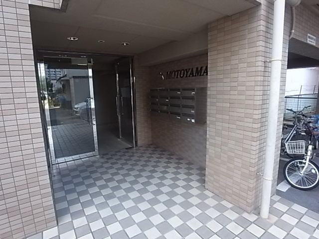 ケイズ本山のエントランス
