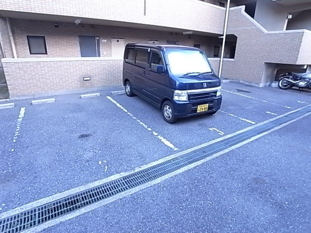 ケイズ本山の駐車場