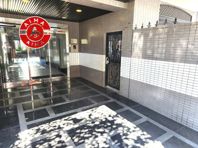 エステートマンション大濠フローレスのロビー|温かみのあるエントランスロビーです。