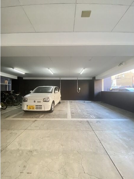 シティスパイアナンバプレミアの駐車場