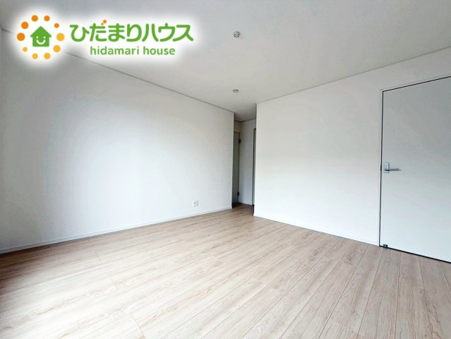 いわき市泉町第8　新築戸建の寝室|バルコニーに面していて、たっぷり光りの入る明るい主寝室です！