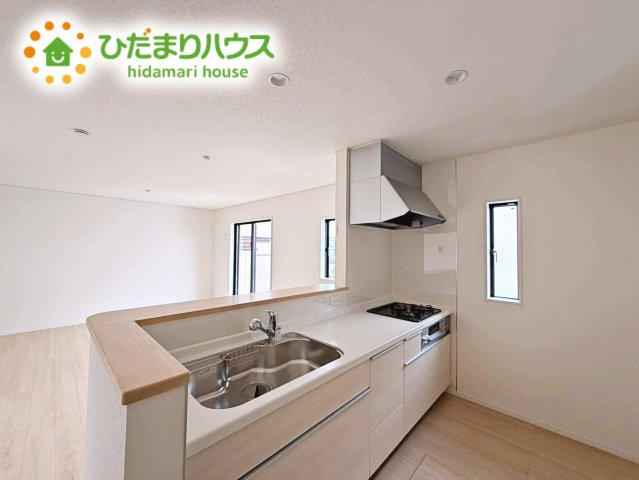 いわき市泉町第8　新築戸建のキッチン|人気のオープンキッチンは、リビングにいるお子様からでもママの姿が見れ、安心な気持ちになれて寂しくない(^^)/