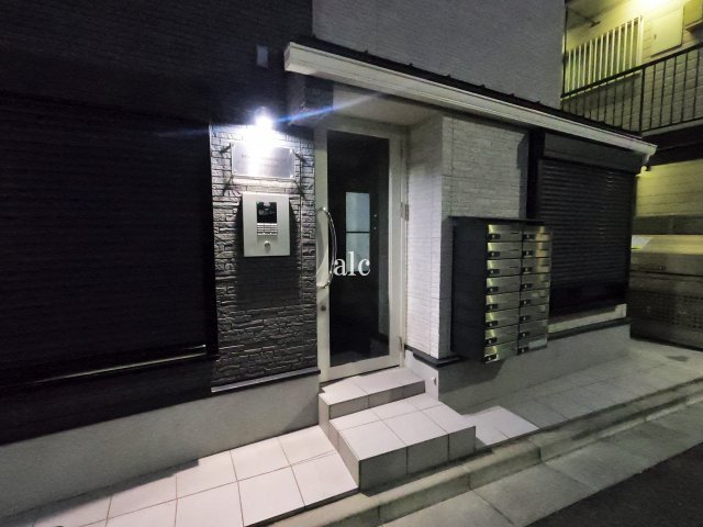 豊島区東池袋５丁目のアパートのエントランス