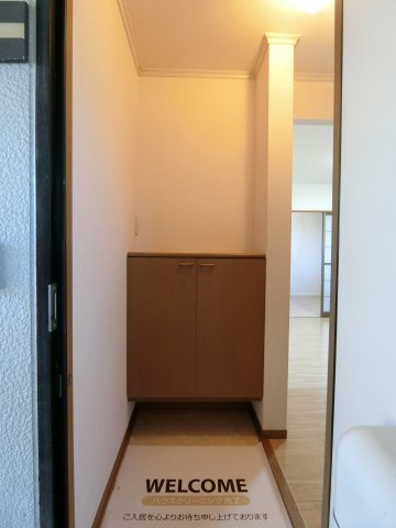 クレールパストラルA棟の玄関|イメージ203号室の写真（反転あり）
