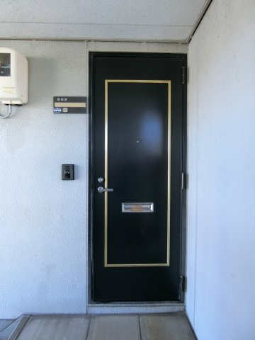 クレールパストラルA棟の玄関|イメージ203号室の写真（反転あり）