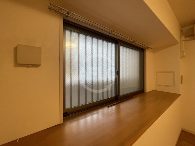 ロイヤルパークスなんば　塩草立葉小学校区の設備|ロイヤルパークスなんば　採光窓
