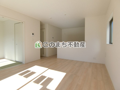 【居間・リビング】 | CRADLE GARDEN真岡市さくら　第2　1号棟 | 同社施工物件写真。※建具やフローリング、その他仕様が異なる場合がございます。