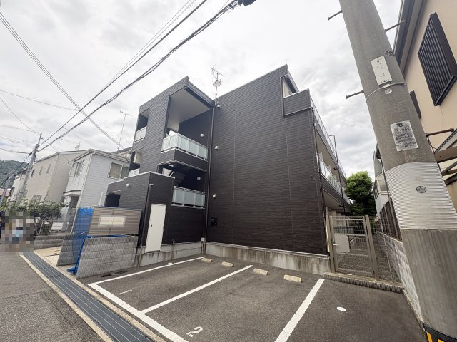 リブリ・クレール岡本の駐車場