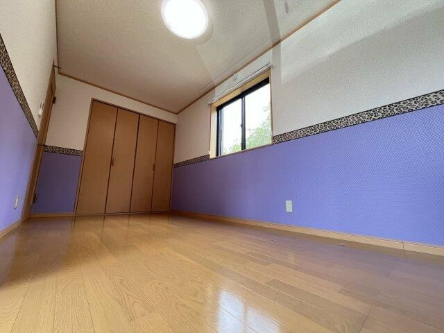 清水ヶ丘戸建ての洋室
