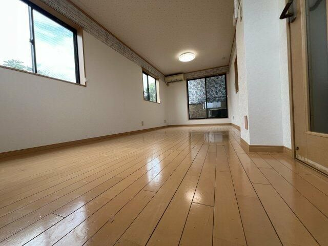 清水ヶ丘戸建ての居間・リビング