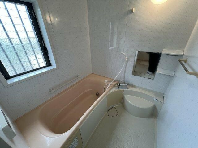 清水ヶ丘戸建ての浴室