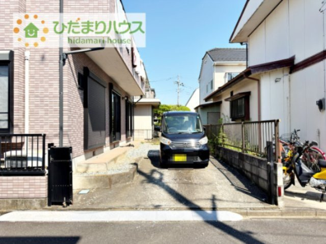 【駐車場】 | 取手市宮和田　中古戸建 | お車２台駐車可能！前面道路も車通りが少なく出し入れ楽々！