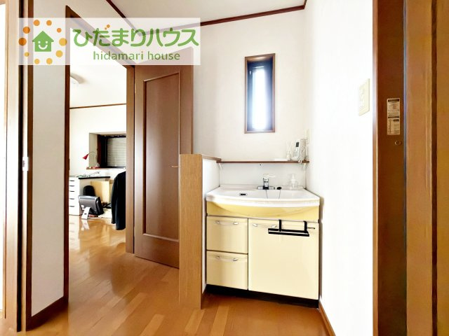【独立洗面台】 | 取手市宮和田　中古戸建 | ２階にも洗面があり、わざわざ１階に降りる必要なし！