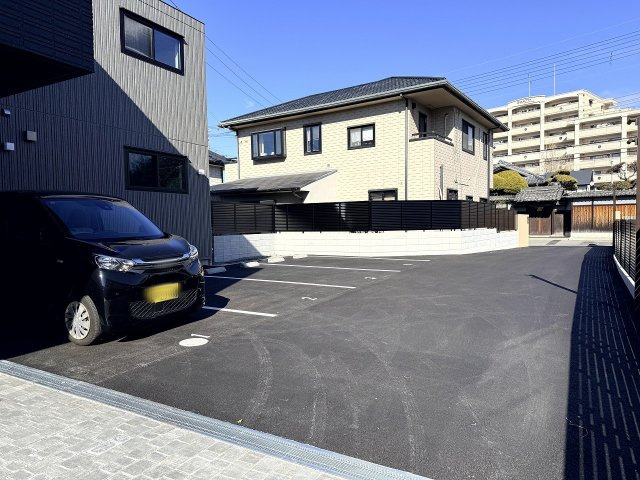 へーベルメゾンブリエ大久保の駐車場