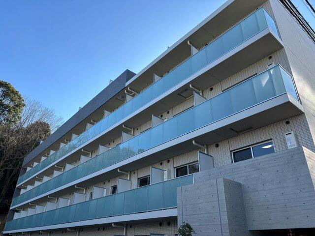 多摩市桜ヶ丘１丁目の賃貸マンションのエントランス