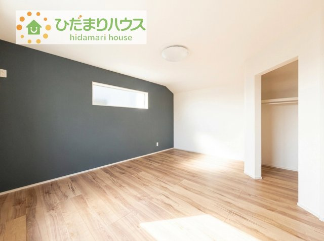【寝室】 | 阿見町荒川本郷第2期　新築戸建　2号棟 | 広めの主寝室は、ベッドの他にもパソコンデスクやドレッサーなども置けちゃいます(*^-^*)