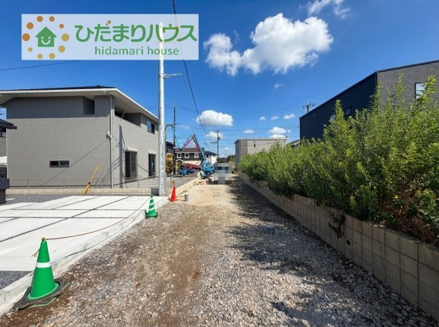 【前面道路含む現地写真】 | 阿見町荒川本郷第2期　新築戸建　2号棟