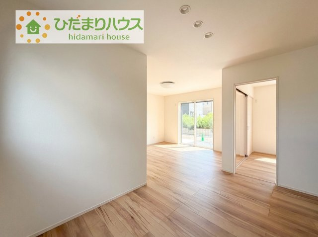 【居間・リビング】 | 阿見町荒川本郷第2期　新築戸建　2号棟 | お子様が元気に遊べる広々としたリビングです！
