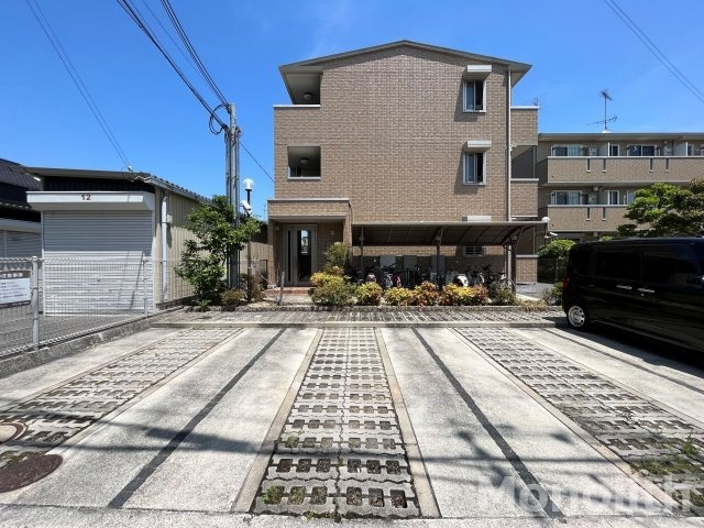 サウスメゾン秋桜の駐車場