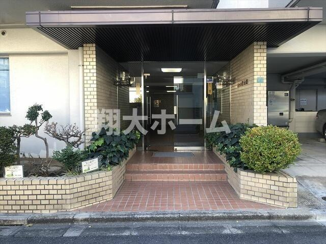 ルシール南大塚のエントランス