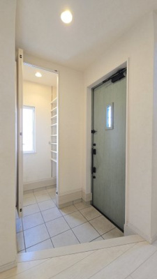 【玄関】 | 海老名市社家3丁目 中古戸建 全1棟