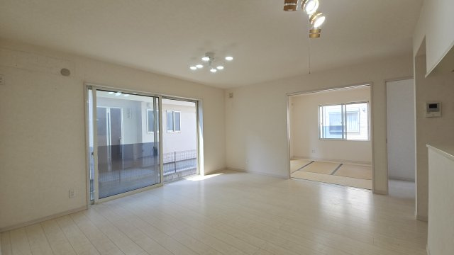【居間・リビング】 | 海老名市社家3丁目 中古戸建 全1棟