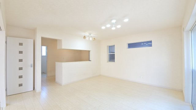 【居間・リビング】 | 海老名市社家3丁目 中古戸建 全1棟