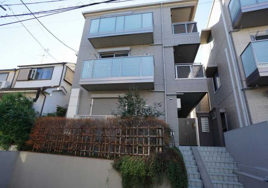 グレース　角部屋　ウォークインクロゼット　最上階のエントランス