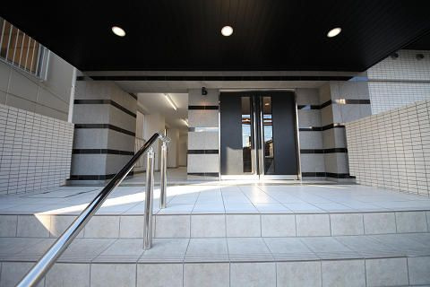 アルファコート西川口７のエントランス