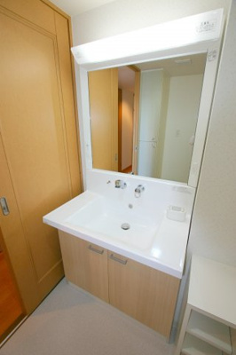 【独立洗面台】 | プレリオン豊中・中桜塚 | ※同タイプの写真となり、実際のお部屋とは異なる場合があります