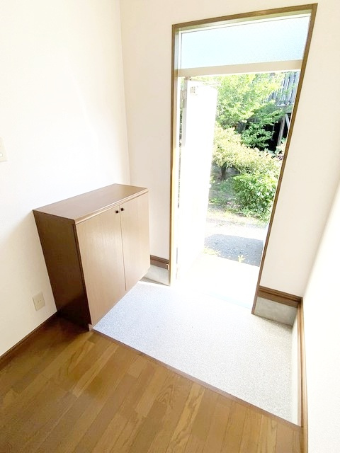 茅ヶ崎市東海岸南４丁目のアパートの玄関