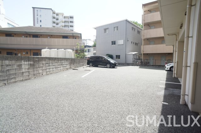 サクラス大江の駐車場