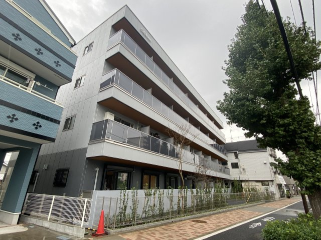 稲城市大丸の賃貸マンションの外観