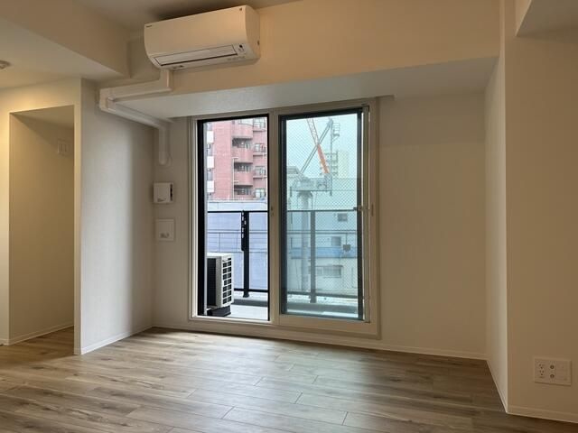ＯＮＥ　ＲＯＯＦ　ＲＥＳＩＤＥＮＣＥ　ＮＩＳＨＩＮＩＰＰＯＲＩの居間・リビング