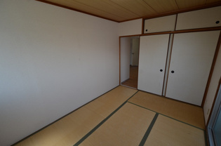 ロイヤルメゾン塚口５の和室