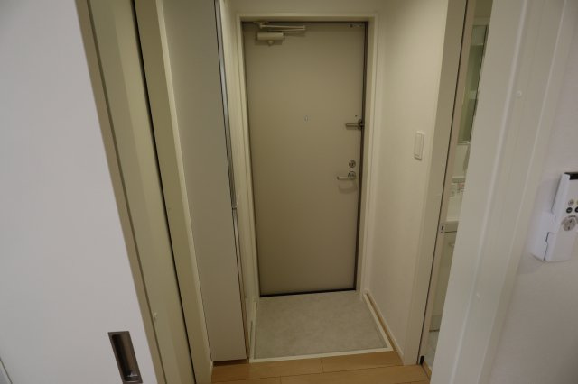 R-SIXTEENの玄関