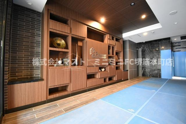 プレサンス堺筋本町センティスのロビー