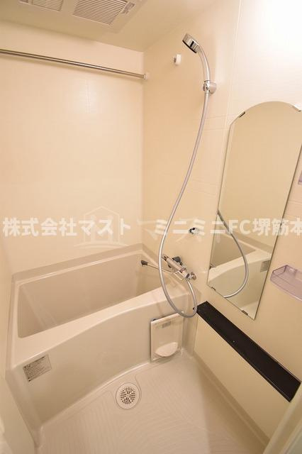 プレサンス堺筋本町センティスの浴室