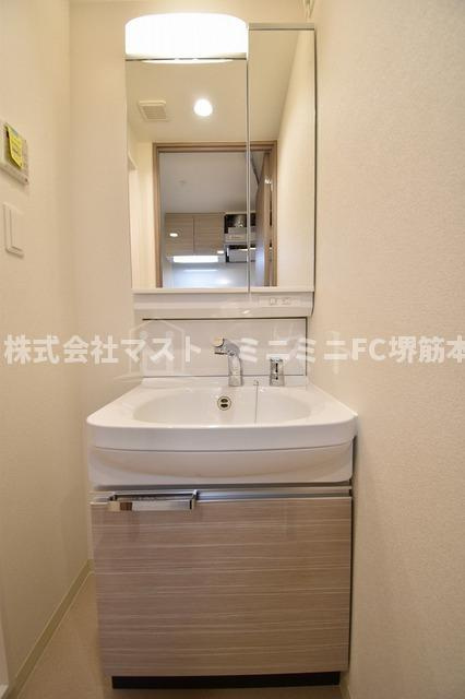 プレサンス堺筋本町センティスの洗面所