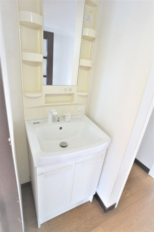 JAIRO薬園台の独立洗面台|※違うお部屋の写真です