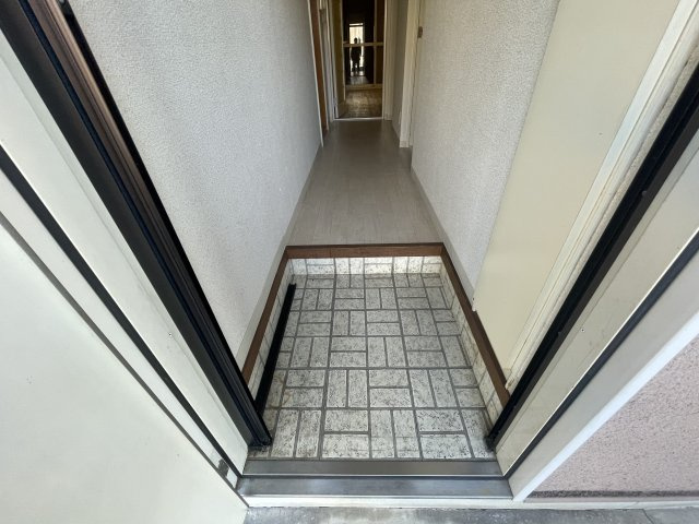 ハイツ本多聞の玄関