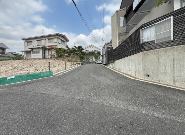 茨木市南春日丘3丁目の外観|小学校徒歩3分なのでお子様の通学も安心ですね♪
