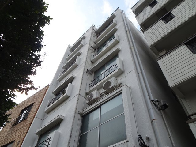 東ビルの外観