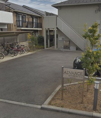 国分寺市西恋ヶ窪３丁目のアパートのエントランス