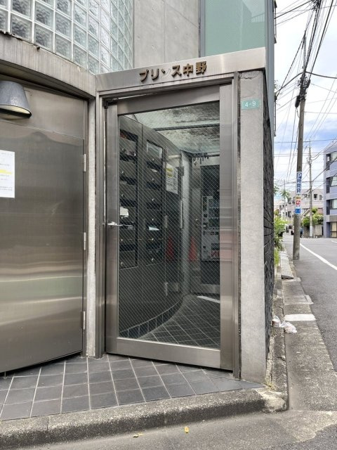 プリンス中野のエントランス