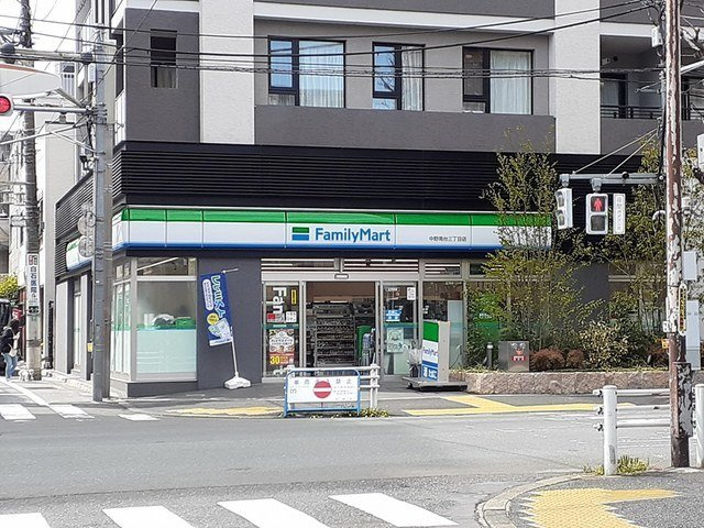 ドミール中野南台の周辺|ファミリーマートまで51m