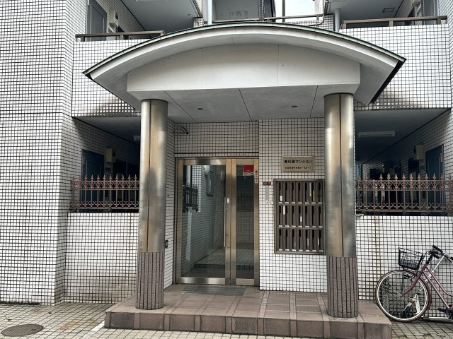 第6泉マンションのエントランス