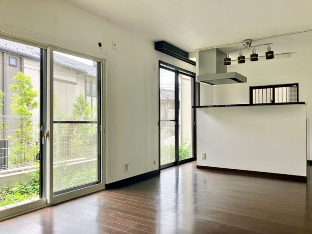 高井戸西戸建の居間・リビング
