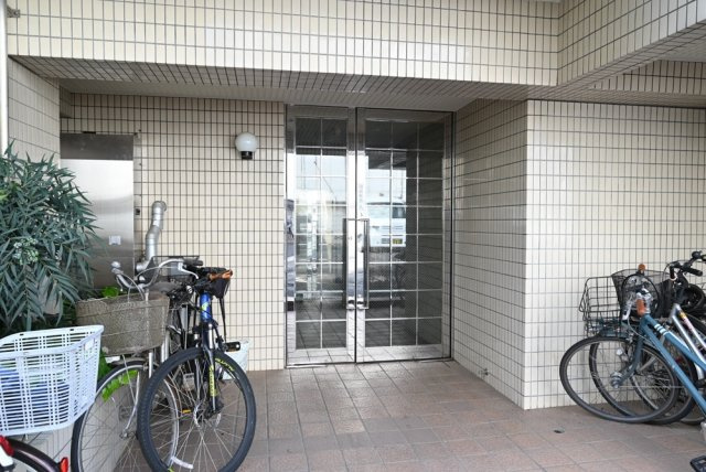 スターハイツ東高円寺のエントランス