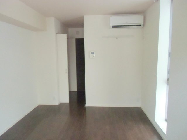 ジョイバレー三軒茶屋の居間・リビング|★キレイなフローリングの角部屋です★